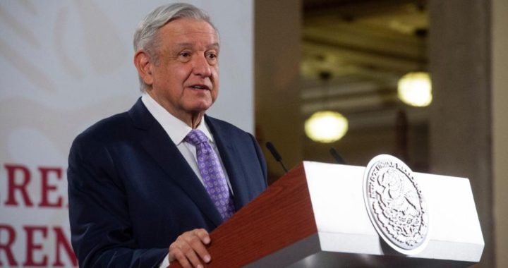 AMLO pretende reactivar giras, pero no actos masivos por pandemia