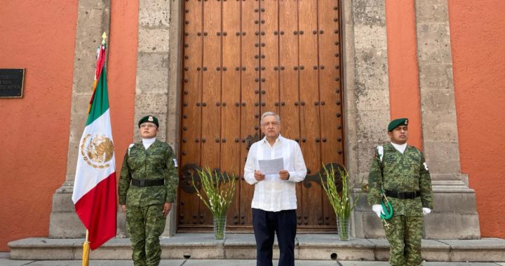 AMLO se compromete a mejorar el sistema de salud; recuerda a víctimas de pandemia