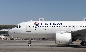 LATAM Airlines prepararía recorte de empleados en Brasil