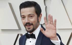 Polariza «Pan y circo» de Diego Luna