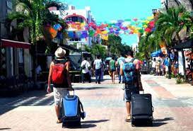 Llegada de turistas internacionales a México cae 36% en abril respecto a año prepandemia