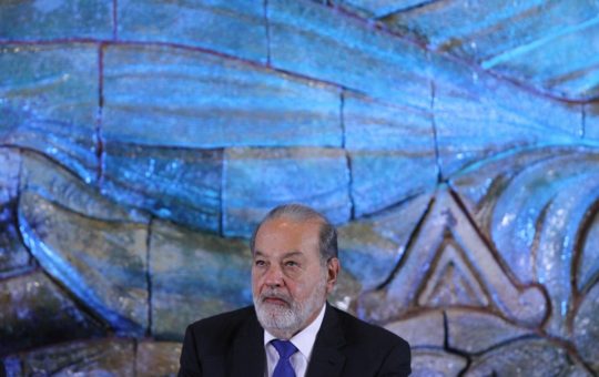 Carlos Slim Domit acusa a AT&T de ‘poner trabas’ para que América Móvil brinde servicio de TV