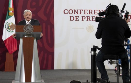 López Obrador dice que investiga a dueños de mina tras derrumbe en México