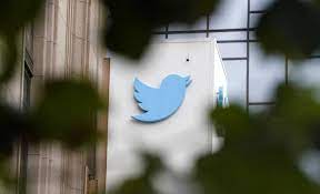 Twitter estudia vender 3.000 millones de dólares en acciones para pagar deuda, según WSJ