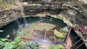 Turistas inundan los cenotes del Caribe mexicano para evitar el sargazo