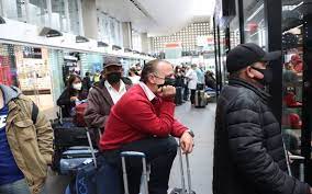 Paro de trabajadores en aeropuerto de Mérida causa caos y retrasos en vuelos