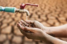 Escasez de agua y alza en precios de servicios, riesgos para la inflación: Banxico