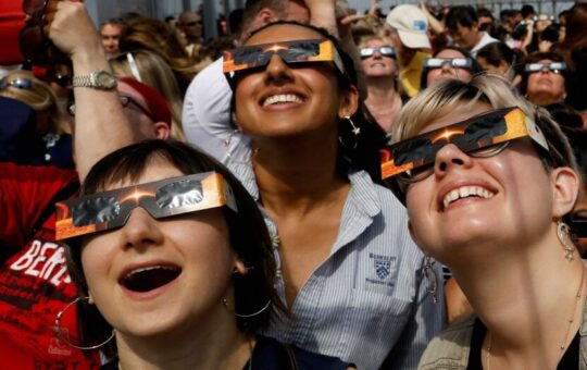 Ten cuidado, el eclipse solar de este 8 de abril podría causar retinopatía, y provocar ceguera