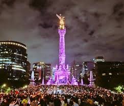 Protestan contra reforma de AMLO en el Ángel de la Independencia