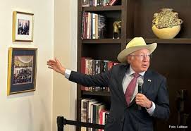 Ken Salazar dice que respeta a AMLO, pero insiste que hay preocupación en EU por reforma judicial