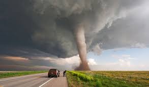 Hubo en Florida ráfagas de viento, tornados y lluvias que sólo se ven cada mil años