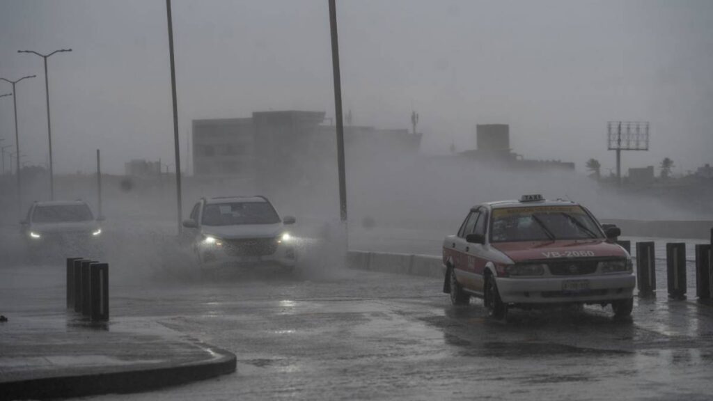 fuertes-lluvias-azotan-veracruz-080259-165158-1024x576