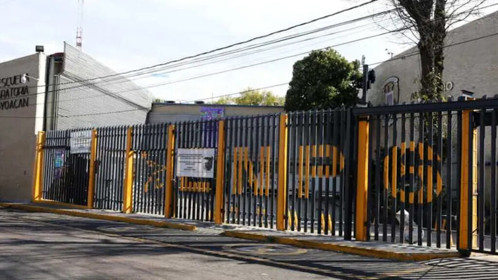 mujeres-toman-prepa-unam-protesta